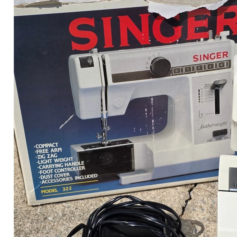 Singer Featherweight 322 Sewing Machine Compact‎ Free Arm Zig Zag Box bobbins